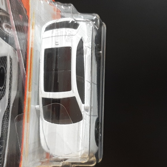 '18 Bentley Bentayga White Matchbox 2023 MBX Metro Collection Diecast Car - Picture 7 of 11